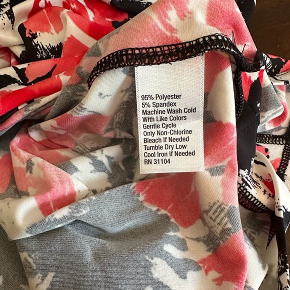 The Limited Women’s Painterly Flower 3/4 Sleeve Tunic Top. Size 3X. NWT. - Picture 5 of 8